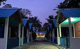 Blue Sea Restaurant & Bungalows